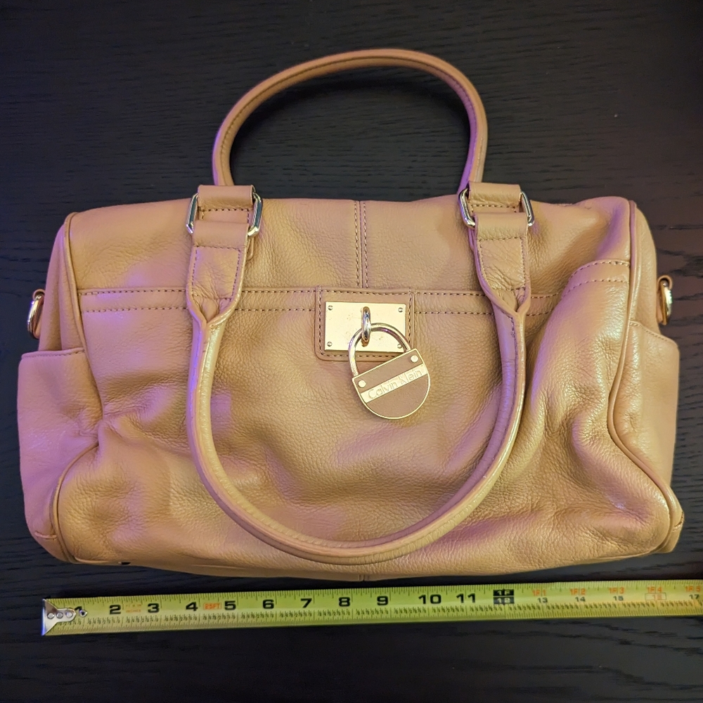 Like new Calvin Klein leather handbag with shoulder strap